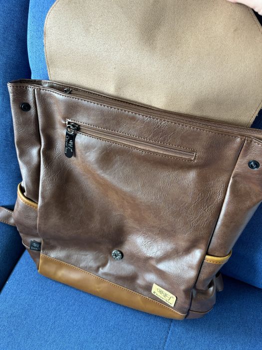 Кожена раница за лаптоп