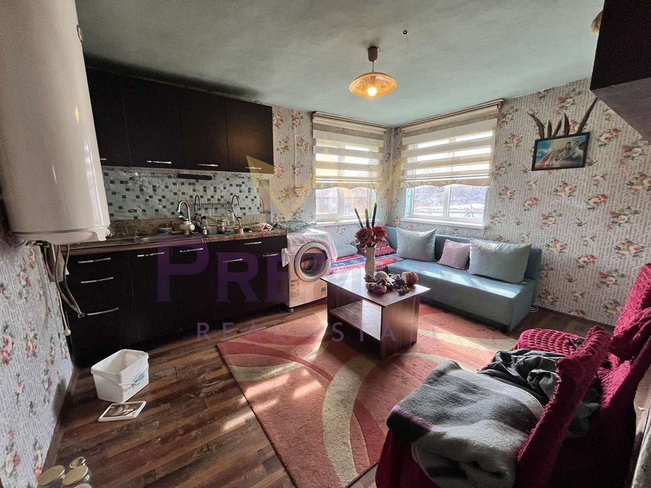 Продава се Къща в с. Житен, Област Добрич - 76 кв.м за 302 €/кв.м - Снимка #2