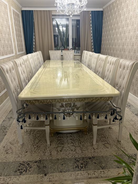 Стол со стульями