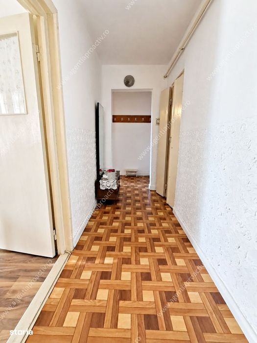 Apartament cu 4 camere , Micro 39B, etajul 1, 2 băi și 2 balcoane