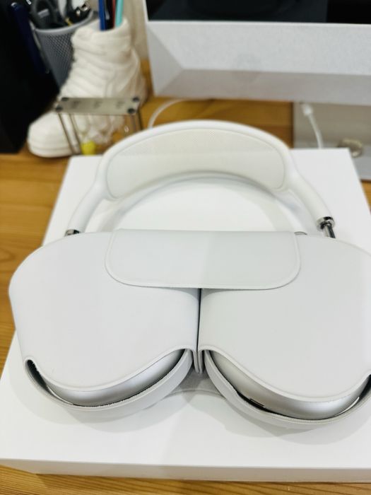 AirPods max silver