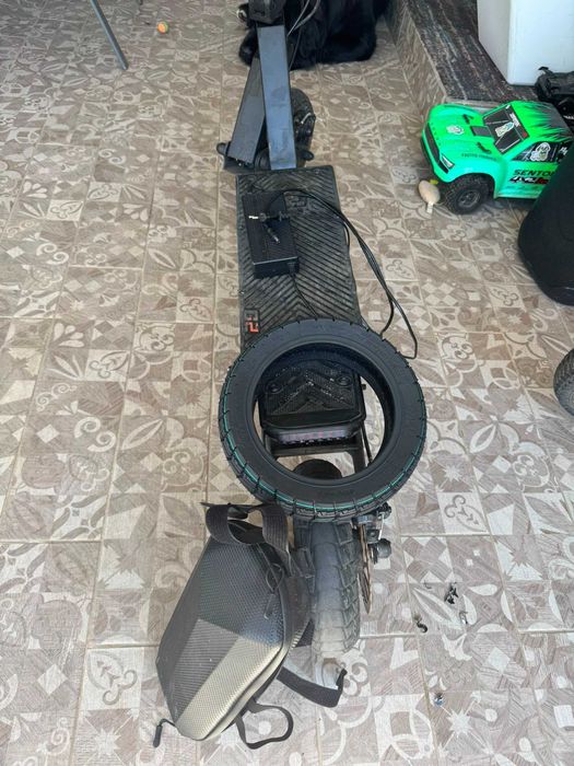 Vând Trotinetă Electrică KuKirin G2 (Model 2025) + GENTUȚĂ BONUS!