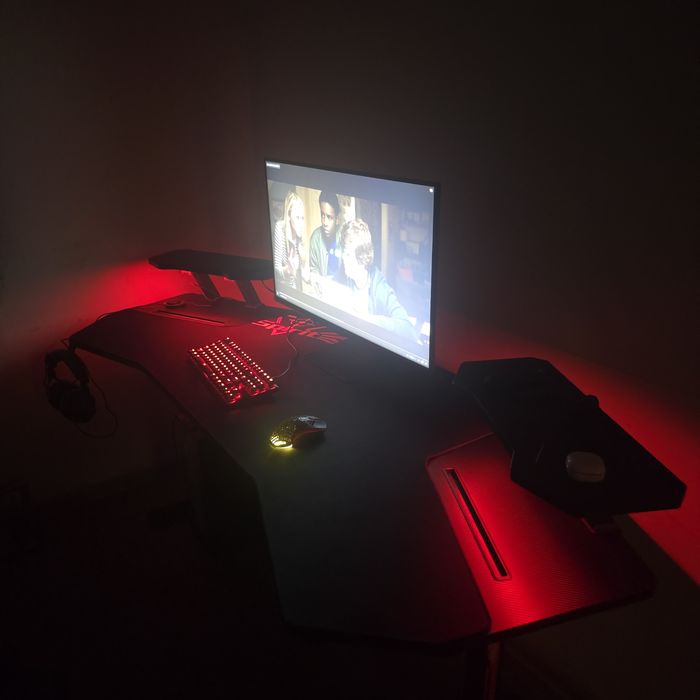 Игровой компьютерный стол
