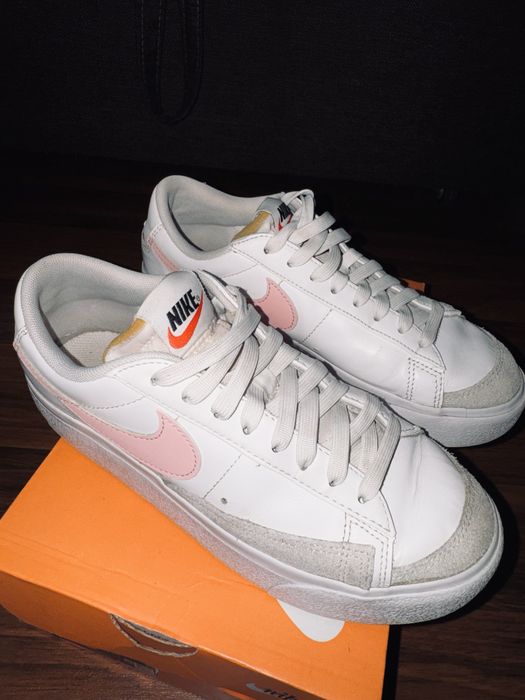 Кроссовки Nike .