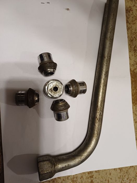 Секретни гайки за алуминиеви джанти и крик от Форд Мондео и оригинални