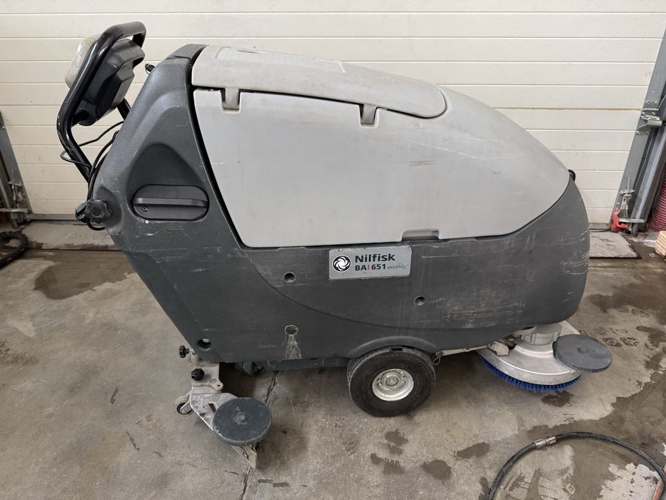 Продавам подопочистващ автомат Nilfisk