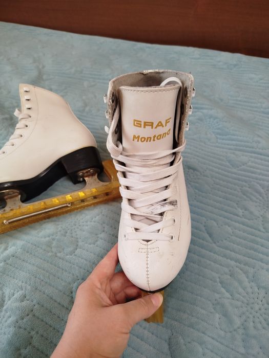 Коньки фигурные.