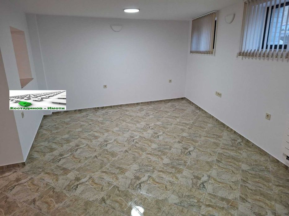 Дава се под наем Офис в Пловдив, Център - 70 кв.м за 298.86 € - Снимка #2