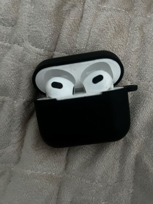 Продам AirPods 3.