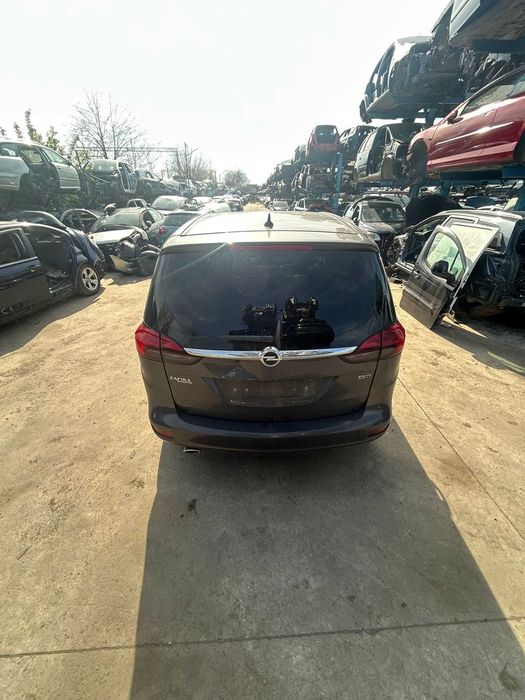 Dezmembrez Opel Zafira C an 2012 2.0 diesel cutie automata