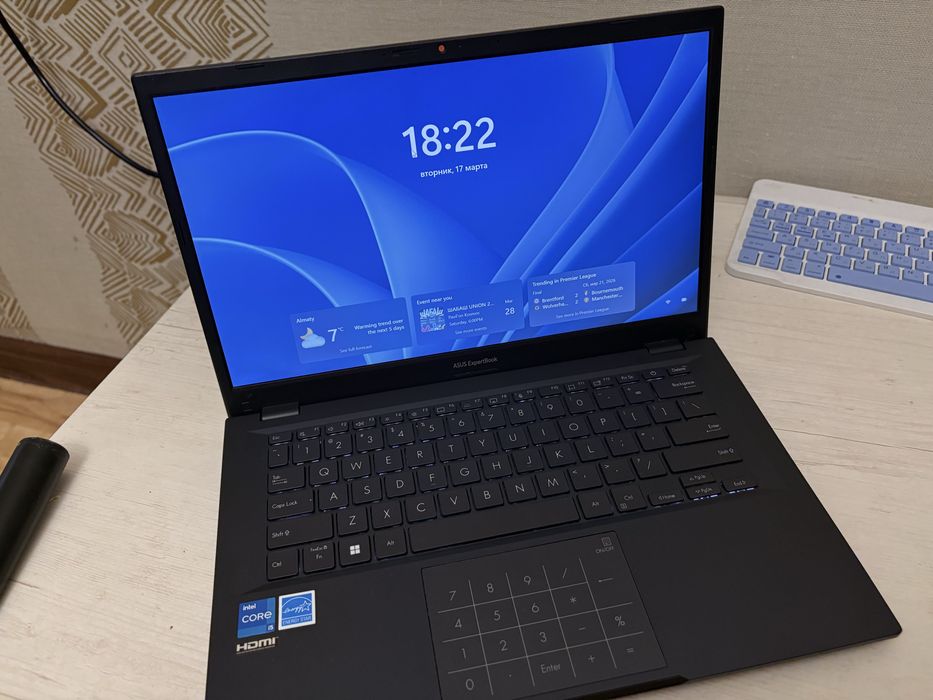 Ноутбук asus expertbook