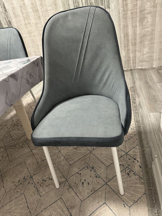 Продам стол стулья новые