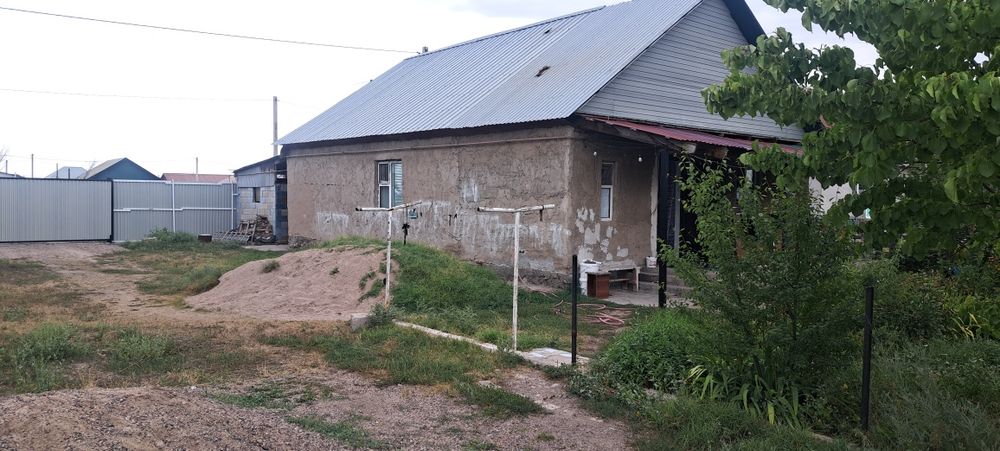 Үй сатылады. 3 бөлмелі.