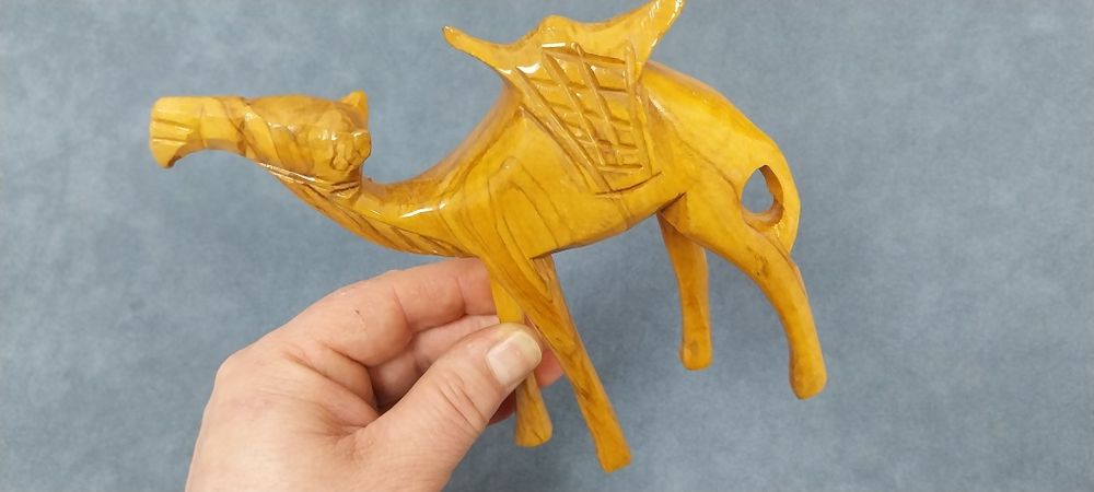 Дървена фигура - "Камила"