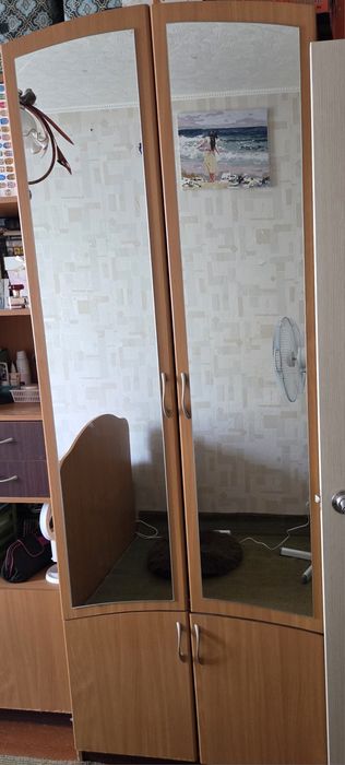 Кровать с матрасом  и шкаф для одежды