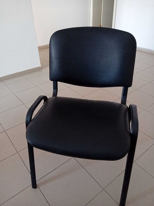 Продавам стол еко кожа