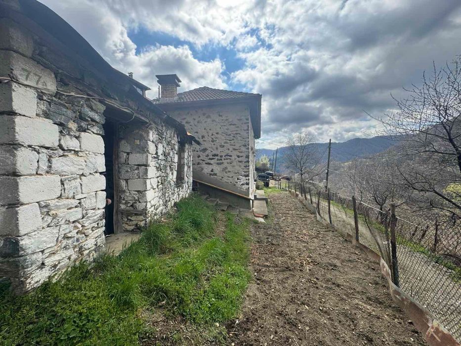 Къща в село Аламовци, Златоград