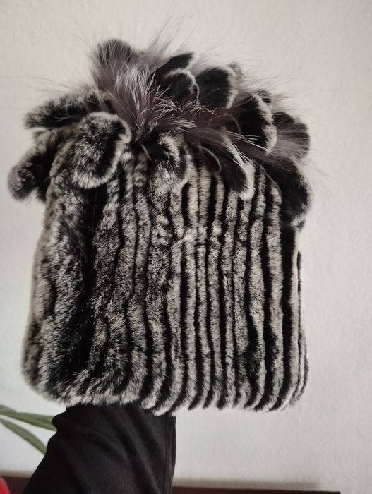 Дамски зимни шапки