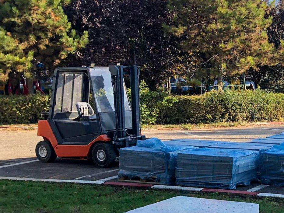 Inchirieri Stivuitor/Motostivuitor de inchiriat 4x4 2 Tone - 27 Tone