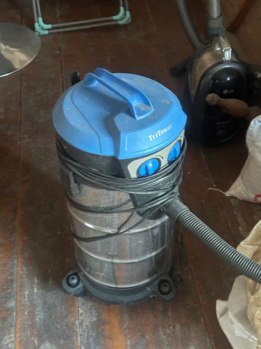 Пылесос для автомоей или дома хороший рабочий