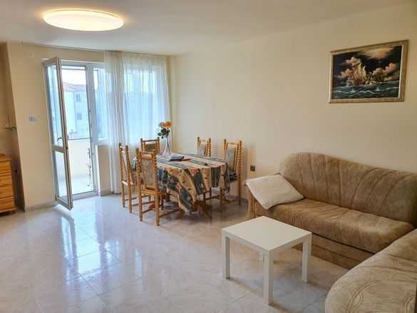 Дава се под наем Тристаен апартамент в Бургас, Център - 100 кв.м за 50 € - Снимка #4