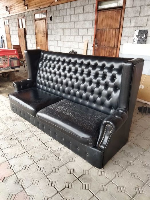 Диван честер, состояние среднее.