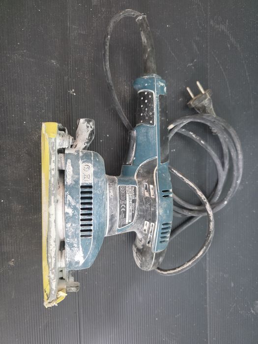 Машина за шкурене Makita квадратна