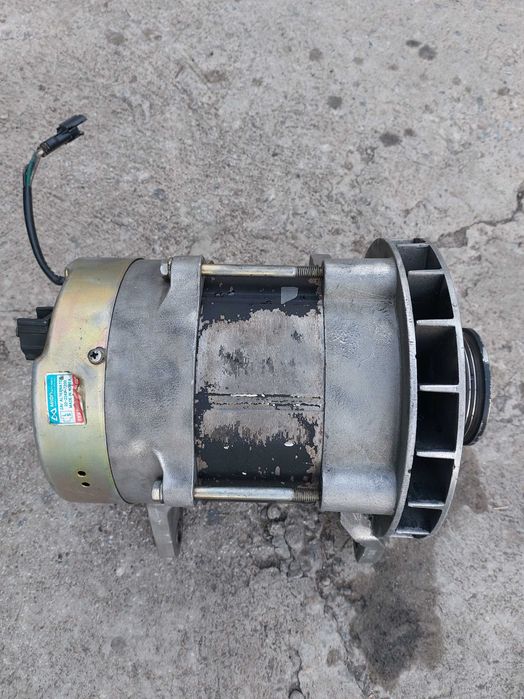 Генератор 24В 150A.