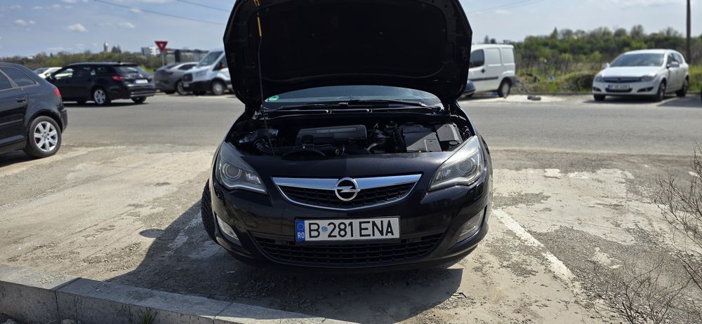 Opel Astra J 2011