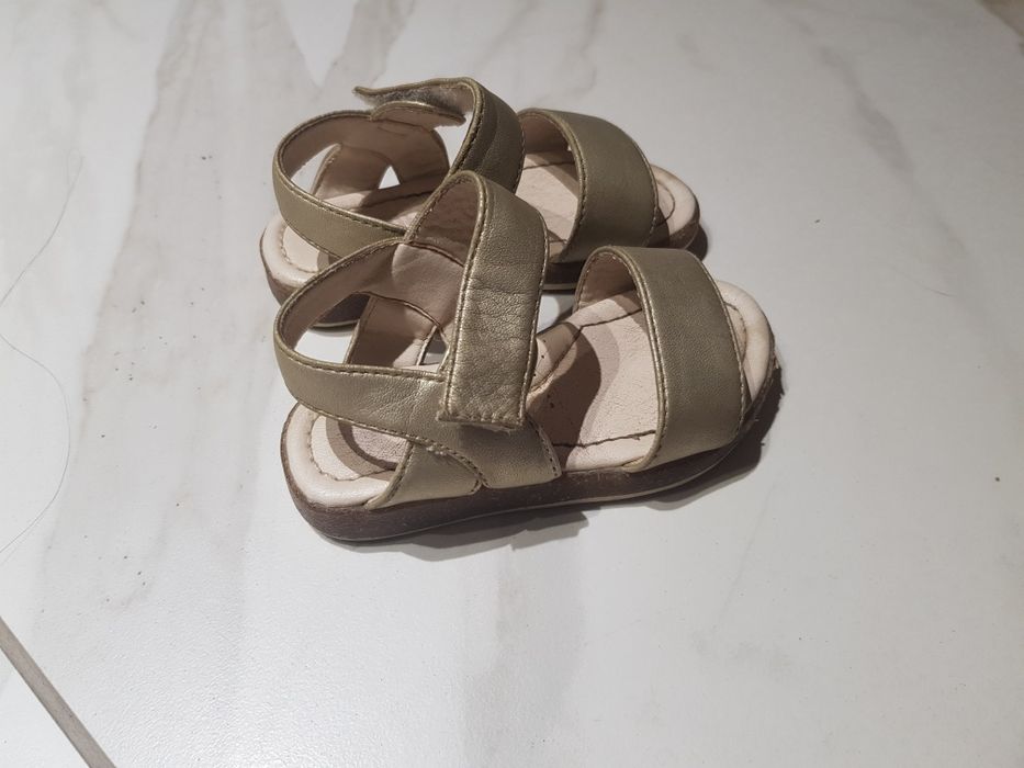 Продам детские сандали