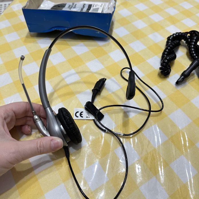 Продам гарнитуру Plantronics