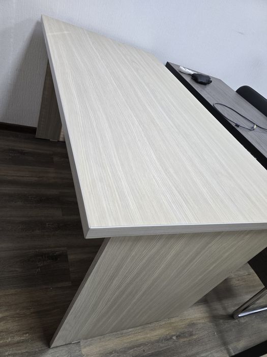 Продаются офисные и учебные стола и кресла