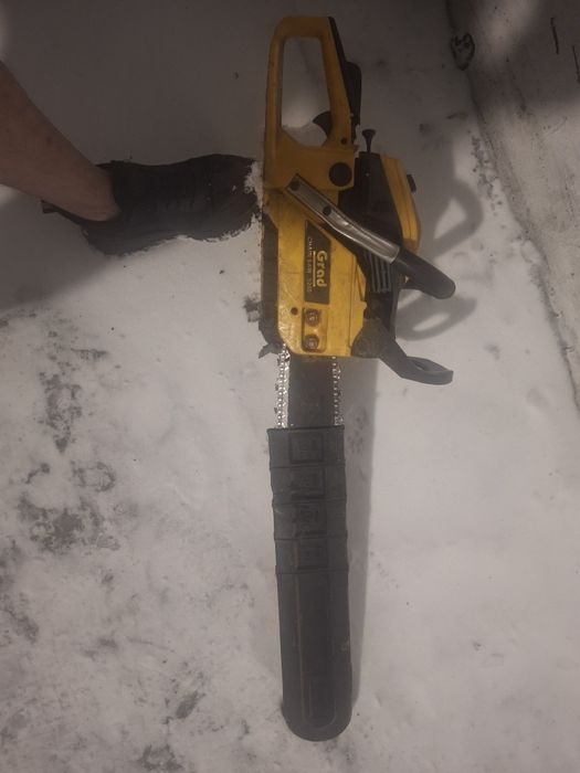 Бензапила в хорошем состоянии