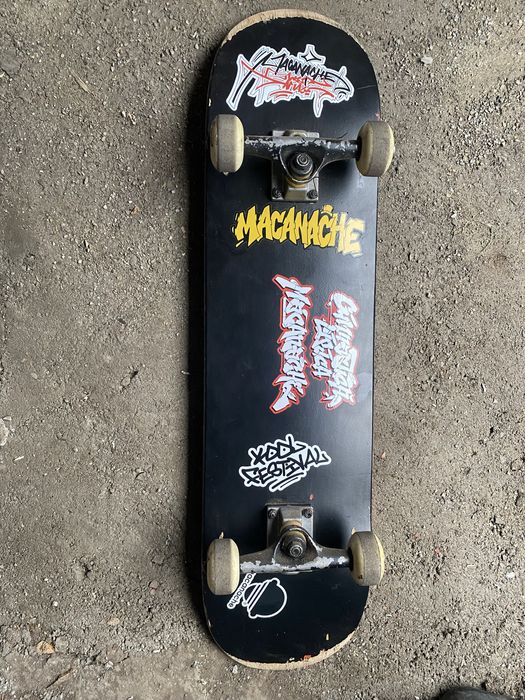 skateboard cu stickere macanache