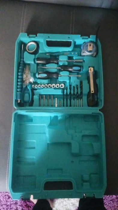 Vand trusa patent suruburi ruletă noua noută preț 20 lei