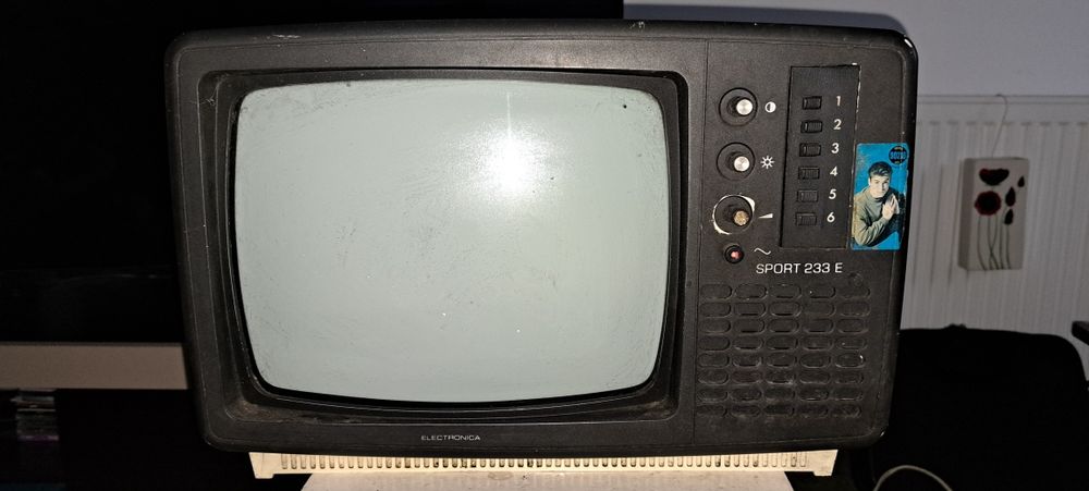 Tv alb/negru Sport 233 E