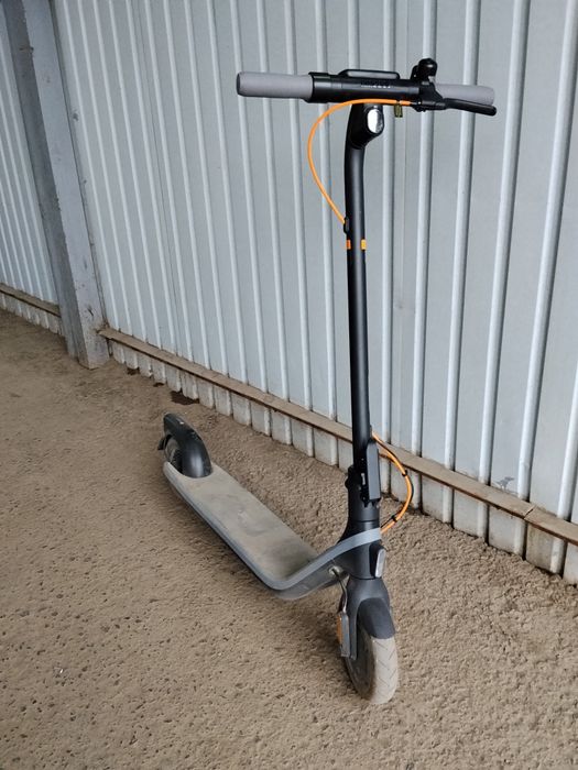 Срочно! Продам б/у Ninebot KickScooter E2 Plus