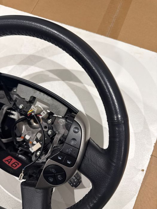 Toyota Prius кожен волан Тойота Приус