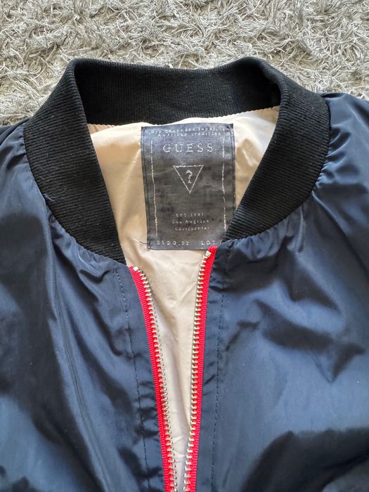 Спортно Яке Guess