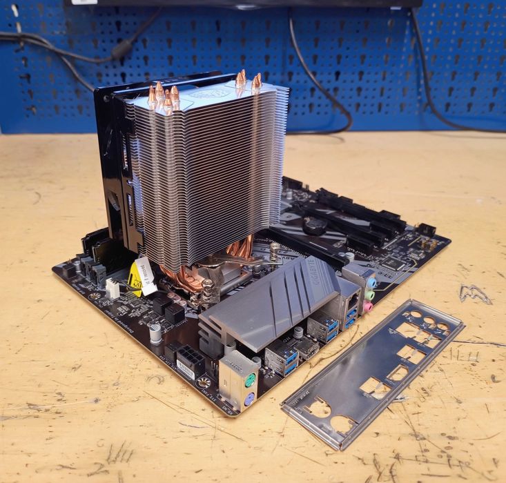 kit Intel I5 9600KF + Gigabyte Z390 D + 16GB DDR4 + cooler