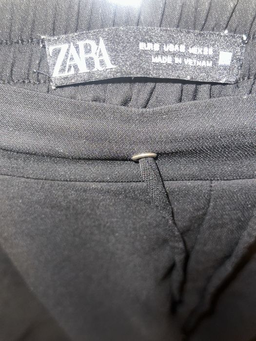 Pantaloni din matase, culoare negru intens, Zara