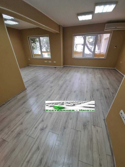 Дава се под наем Офис в Пловдив, Център - 60 кв.м за 398.82 € - Снимка #1
