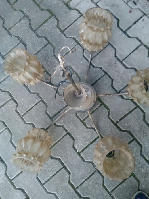 Lustră veche model clasic