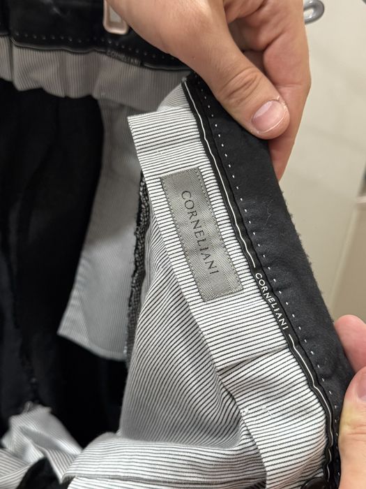 Брюки/джоггеры  Corneliani