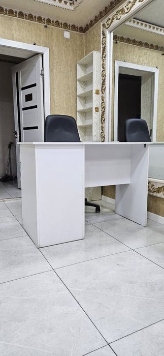 Pissmeniy stol sotiladi