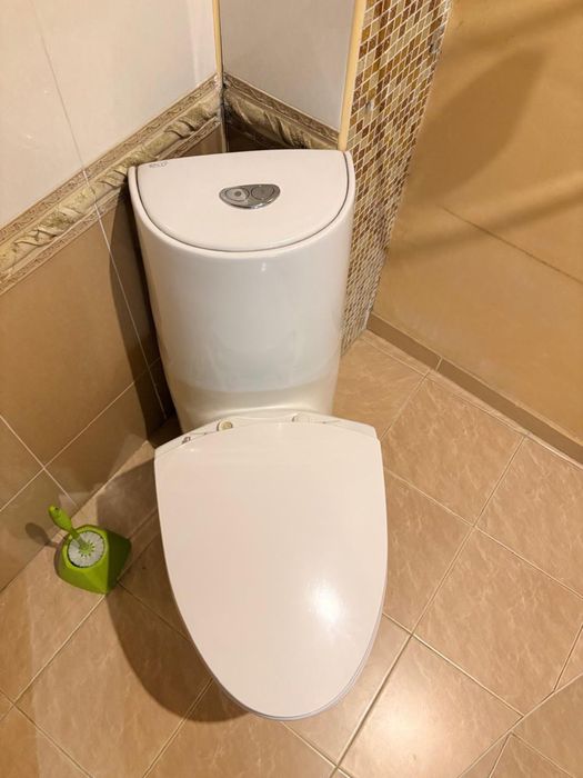 Продаем рабочий унитаз