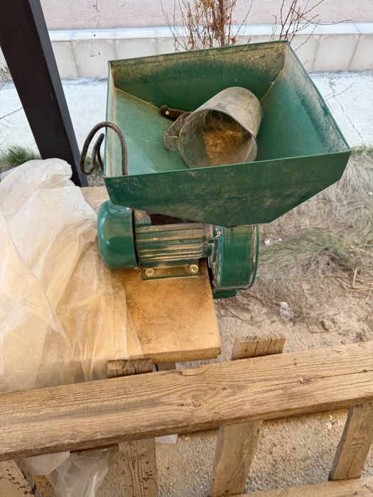 Продам зернодробилка