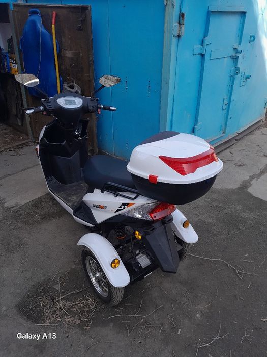 Продам электроскутер трёхколёсный
