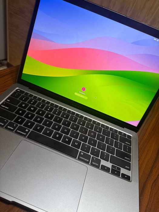 Срочно !!! MacBook Air M1 (8/256 GB) — Состояние нового, Батарея 97%