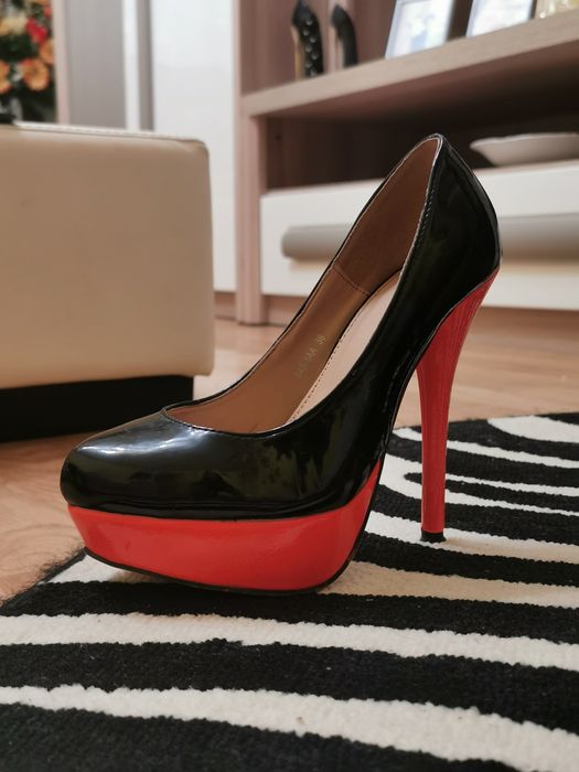 Pantofi cu toc de dama